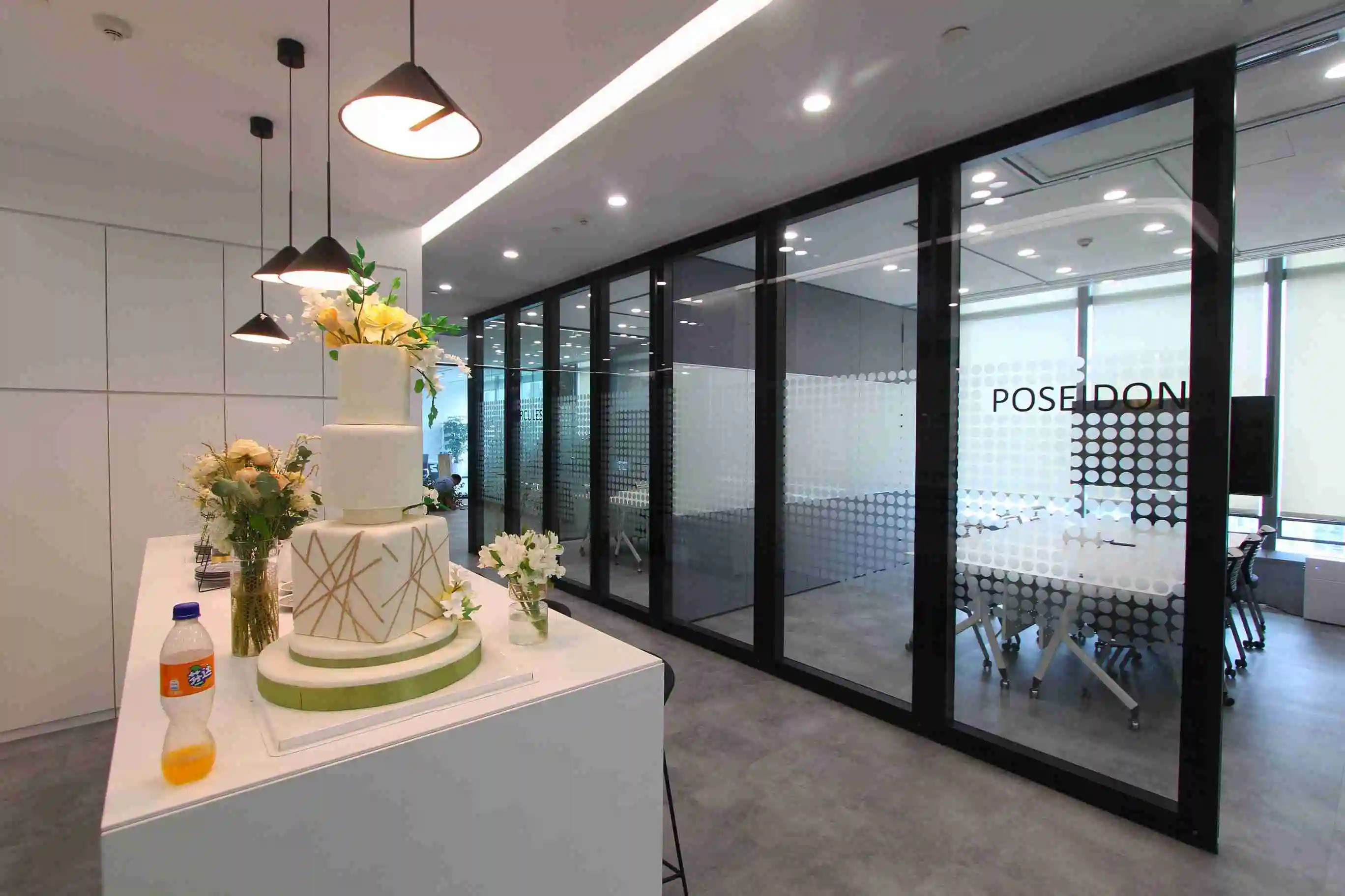 Office Glass Partition Wall Aluminum Alloy Built-in Louver Panoramic ...