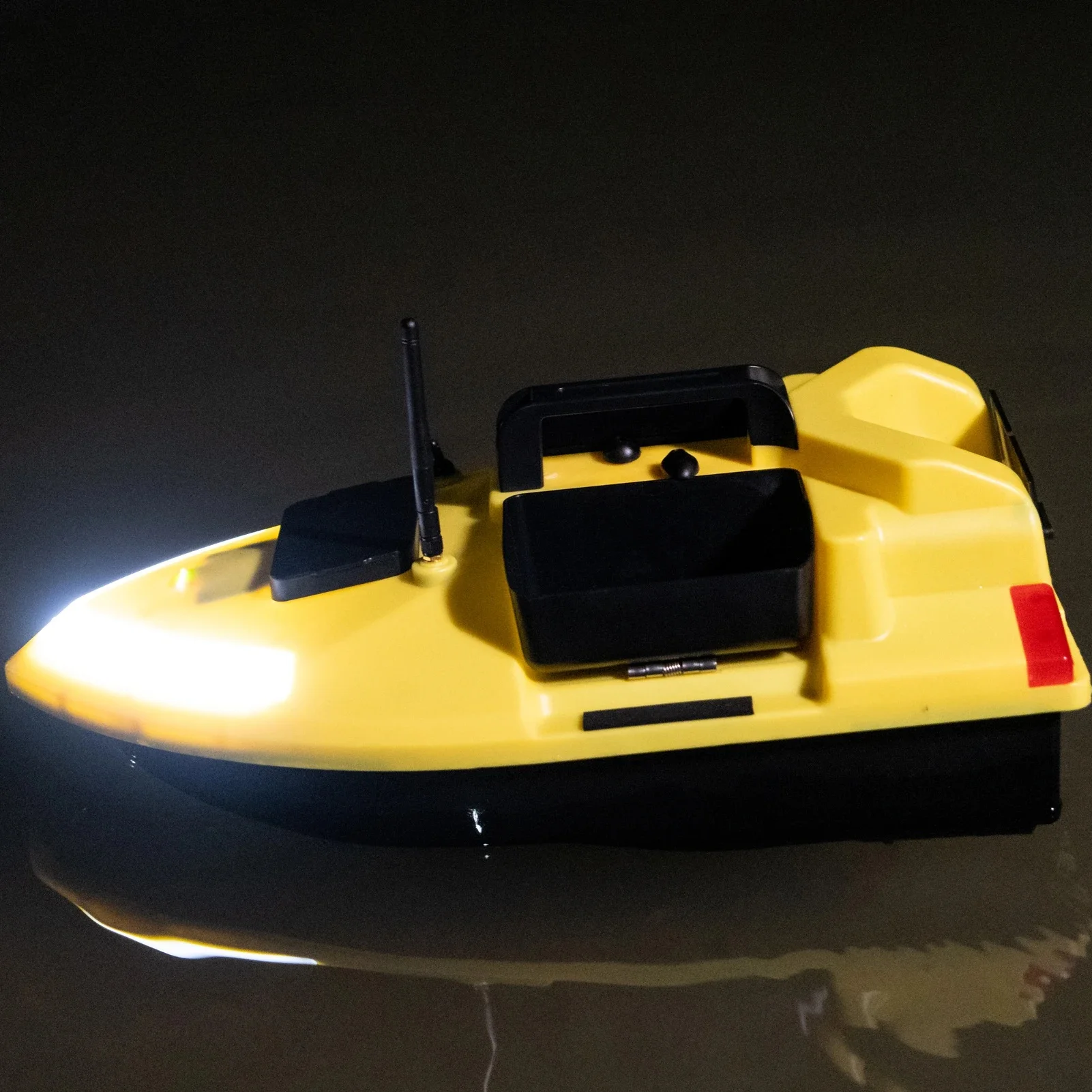 Flytec V020 Bait Boat GPS Fishing Bait Boat 500M With 3 Bait Tanks Fish Finder 2KG Loading Automatic Cruise/Return Fishing Boat