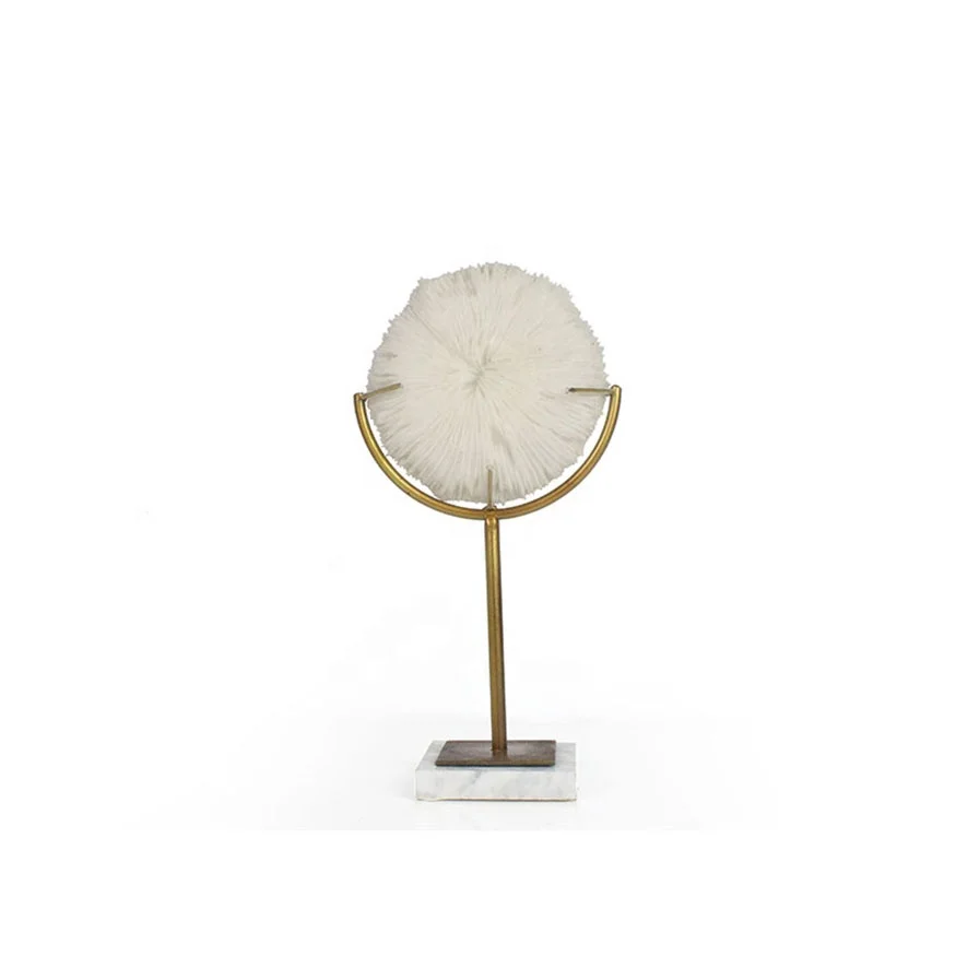 Resina decoração de coral branco com estand de mármore metálico escultura decoração para o lar poliresina artesanal estatueta de decoração para o lar disponível