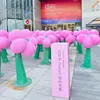 Patrón de flor de dibujos animados tallado en espuma rosa