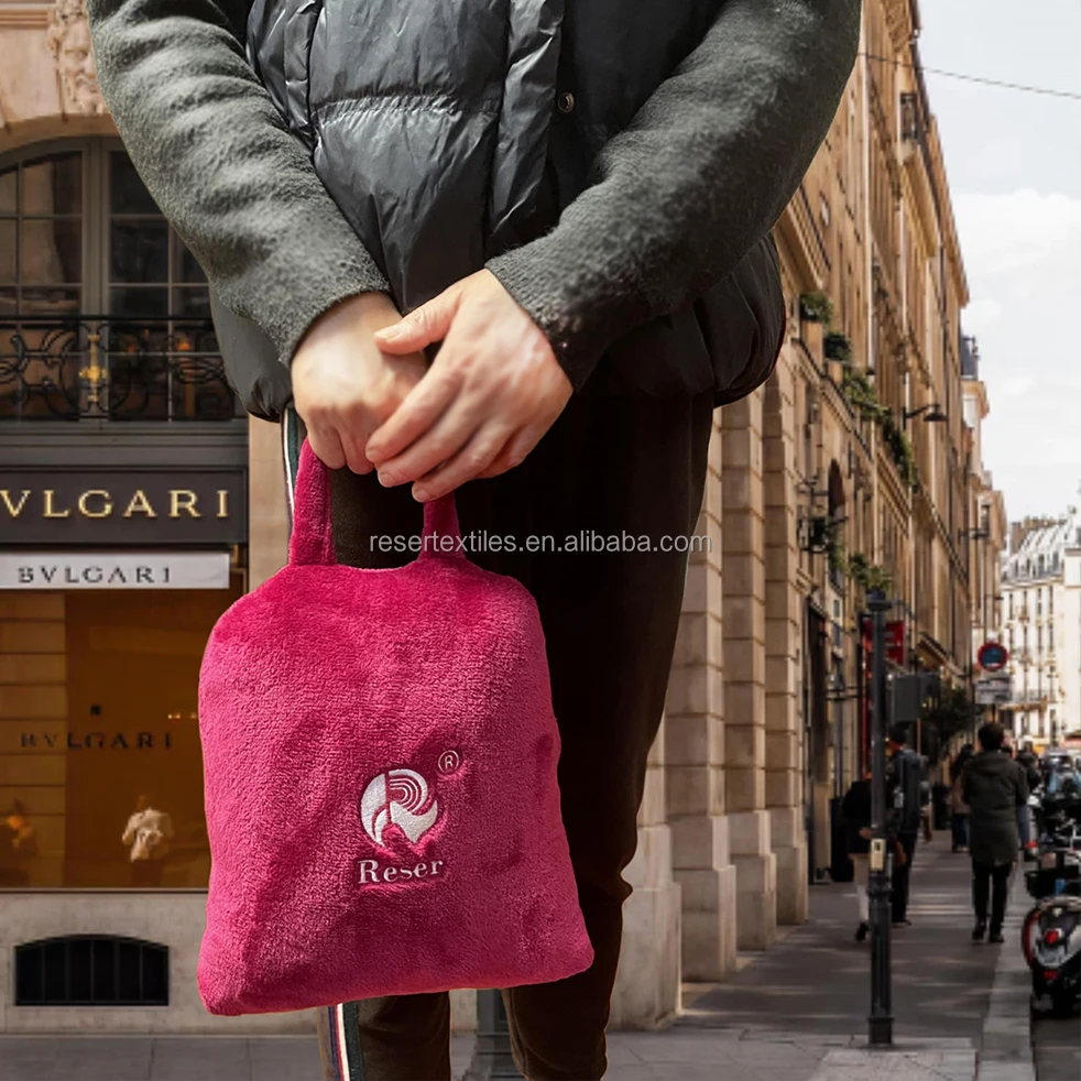 Fashional Premium Promotional Gift Handbag Shopping Sports Hiking Camping Aircraft Car Travel Picnics Party Throw Blanket 100%