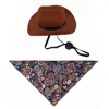 Sombrero de vaquero marrón y pañuelo triangular azul marino