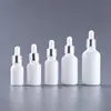 Botella blanca con tapa de plata