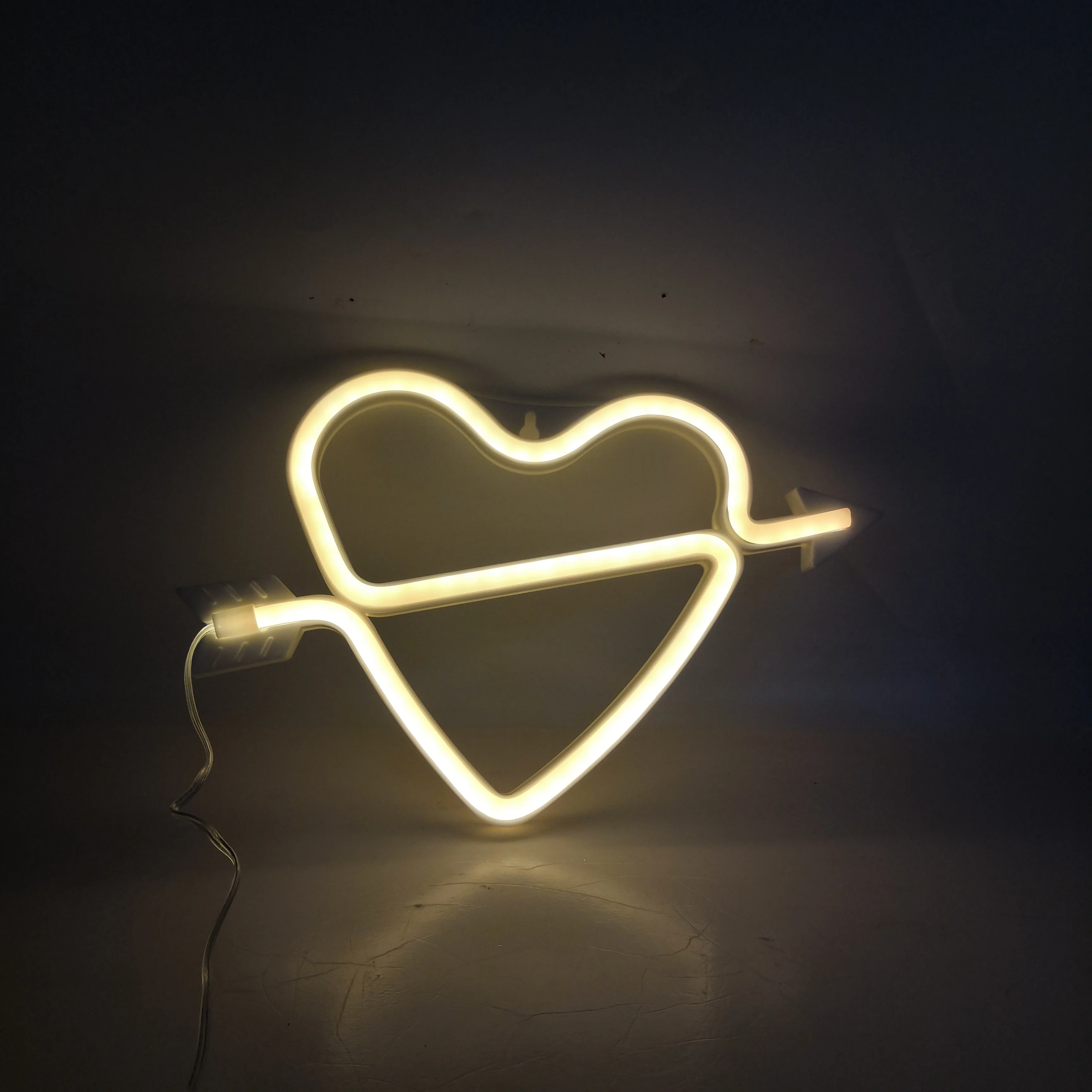 Rose la forme de Bow Cupidon Neon Light LED romantique Coeur de nuit Lampes amour Marquee Lettre batterie et USB Se connecter Exploité Néons pour Chambre Salon Bureau Salle de fête danniversaire de 