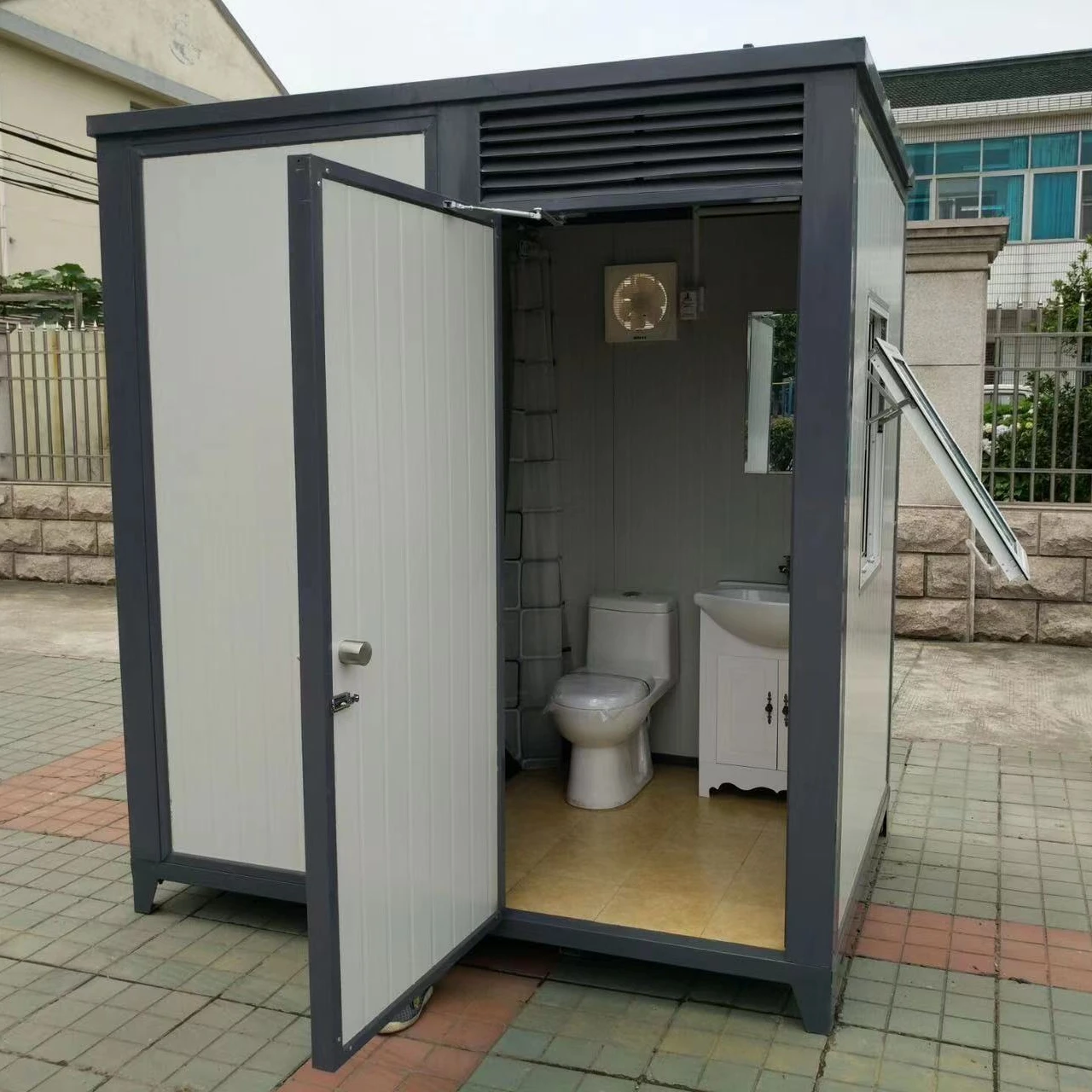 Общественная душевая камера. Уличный туалет. Стационарный туалет для дачи. Кабинка туалетная Дачная. Уличный туалет с раковиной.