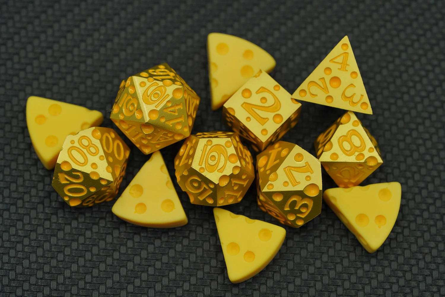 D20 Polyhedral Gold Cheese Dice Set with Custom Logo Size Metal & Plastic Zinc Alloy for DND Games factory