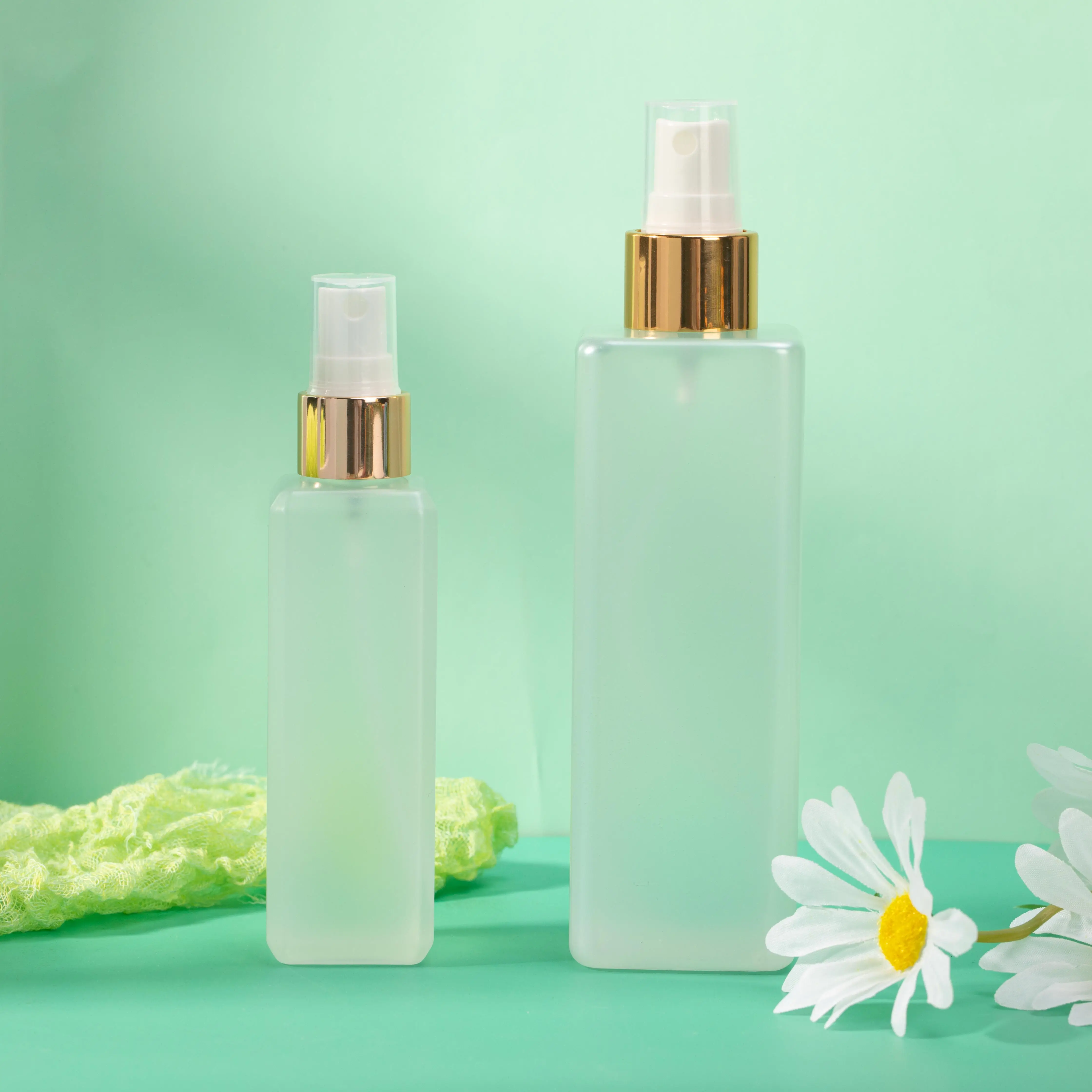 Wholesale Quantity Convenient Sprayer Container Translucent Serums With Pretty Frosted Plastic Spray Bottle
