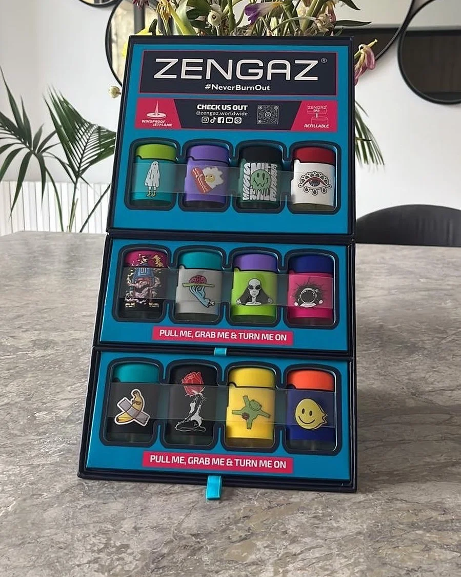 stargazeグッズ　セット ZENGAZ CUBE Display 48pcs - Cool Gas Torch Lighters for Women