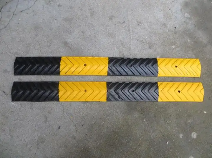 Durable Mini Small Yellow Black Speed Hump Rubber Speed Bump Stripe