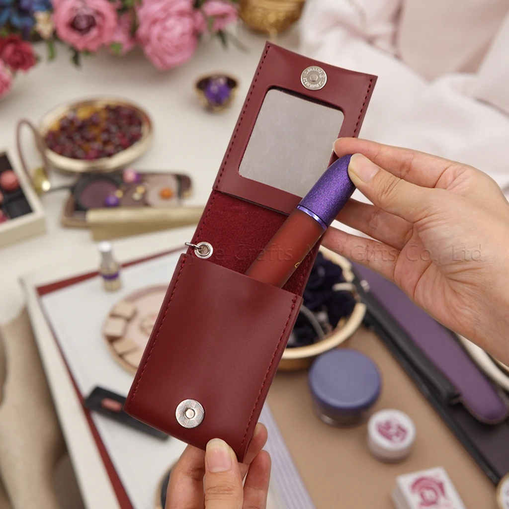  BEAUTE リップ型 ポーチ レッド BEAUTE リップ型 ポーチ レッド Nostalgic - ポーチ - カーフレザー