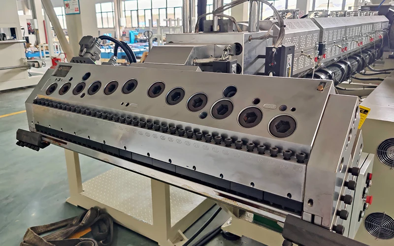 Plastic Sheet Roll Extruder Machine Extrusion Line Plastic Sheet ...