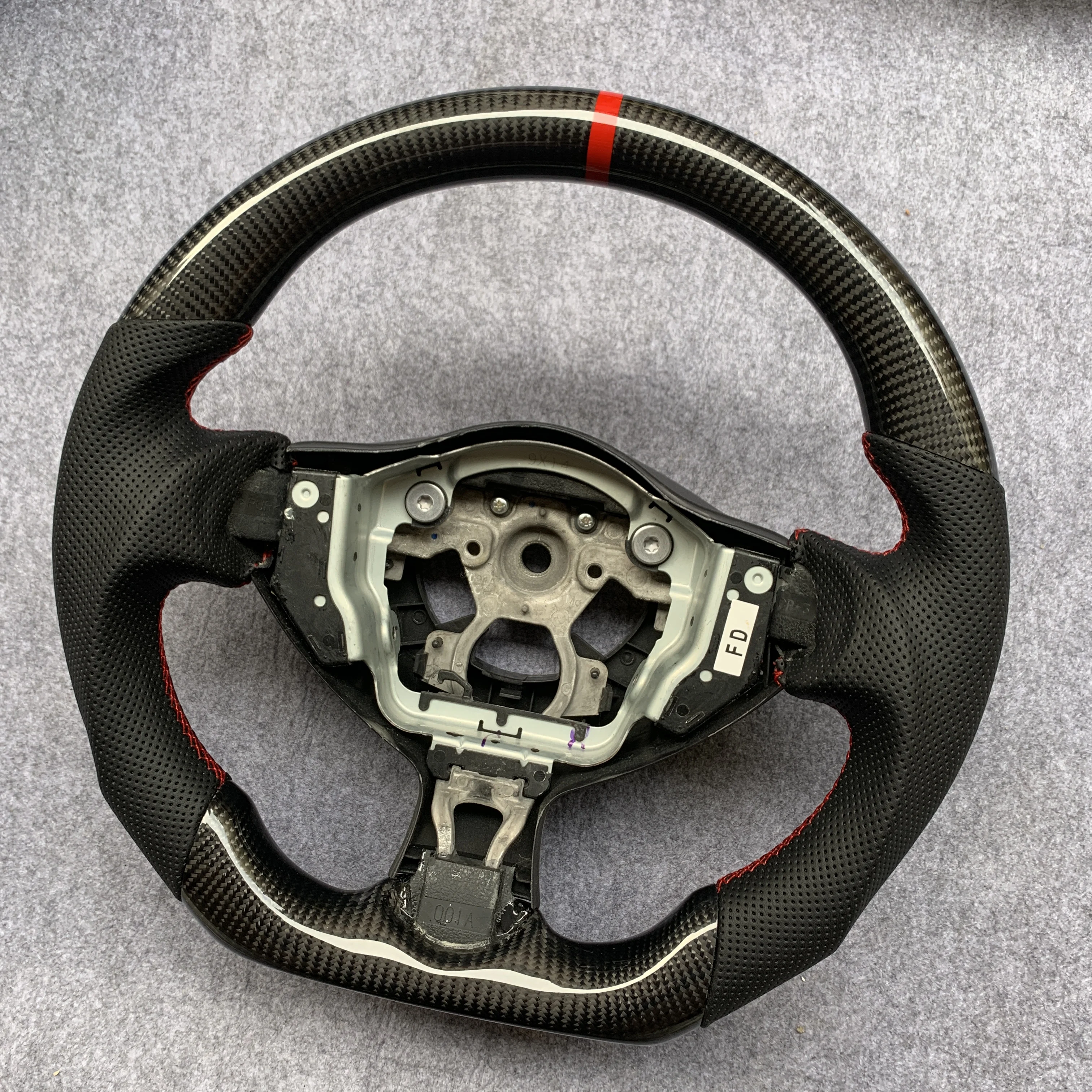 Factory Supply Customize Flat Bottom Steering Wheel for Nissan 2018 370Z With Black Perforated Leather Red Center Line