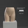 Modello di glutei femminili color carne