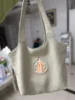 Borsa tote media bianca con texture effetto lychee
