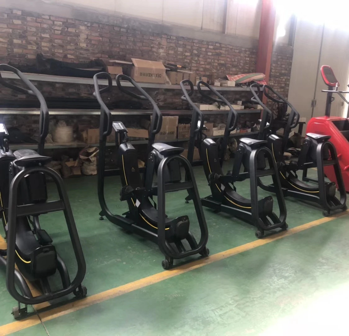 
Тренажерный зал, кардио-тренажер, прессование ног, упражнения для высоких ног 