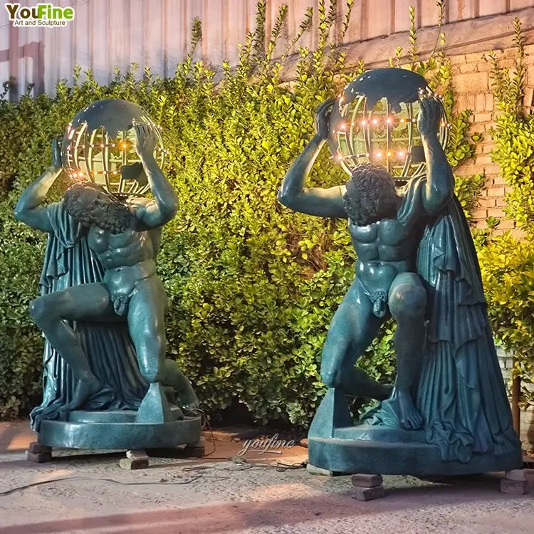 ブロンズ製アトラス像、有名なギリシャ神の彫刻、屋外庭園、中庭、公園