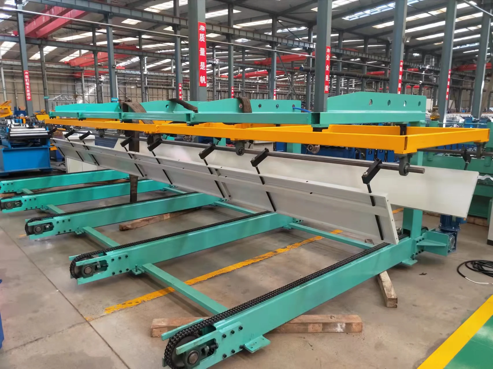 auto stacking machine of Highway Guardrail Roll Forming Machine steel road safety barrier fence roll forming machine .jpg