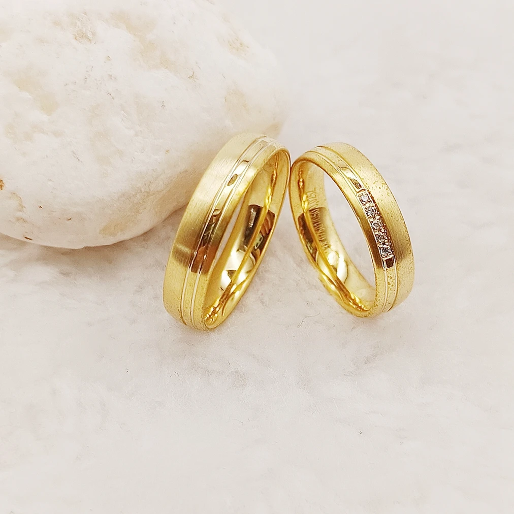 Unconventional Satin Polishing 18K Gold Plated Wedding Bands