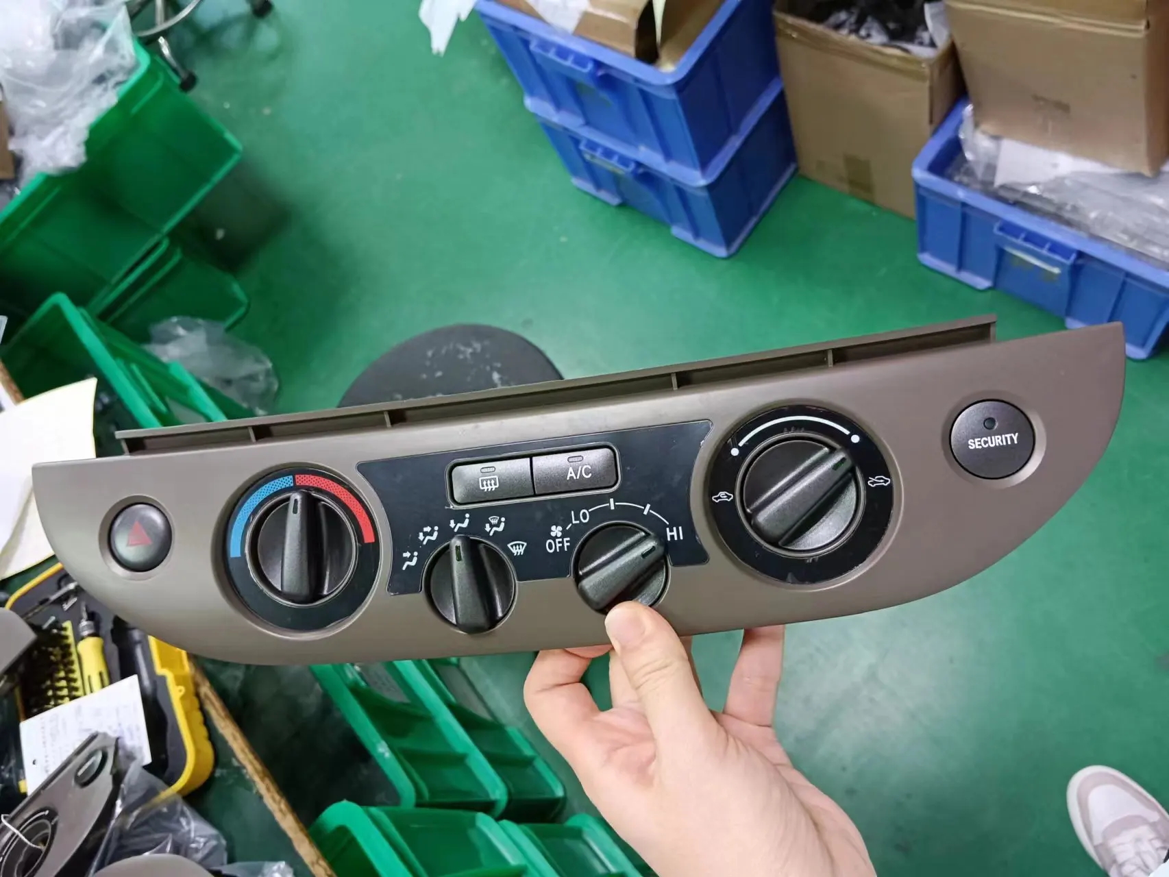 AC Temperature Control Switch Knob Panel for Toyota for Camry 02-06 55902-06040 Essential Component for Air Conditioning Systems