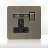1 gruppo 3 poli Universale 2USB