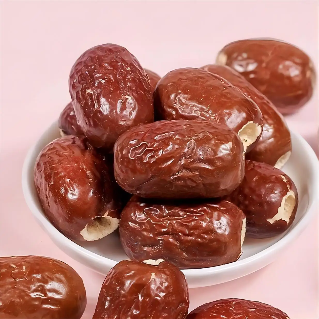 Healthy Snack: Vacuum Fried Pitted Red Dates with Crispy Texture