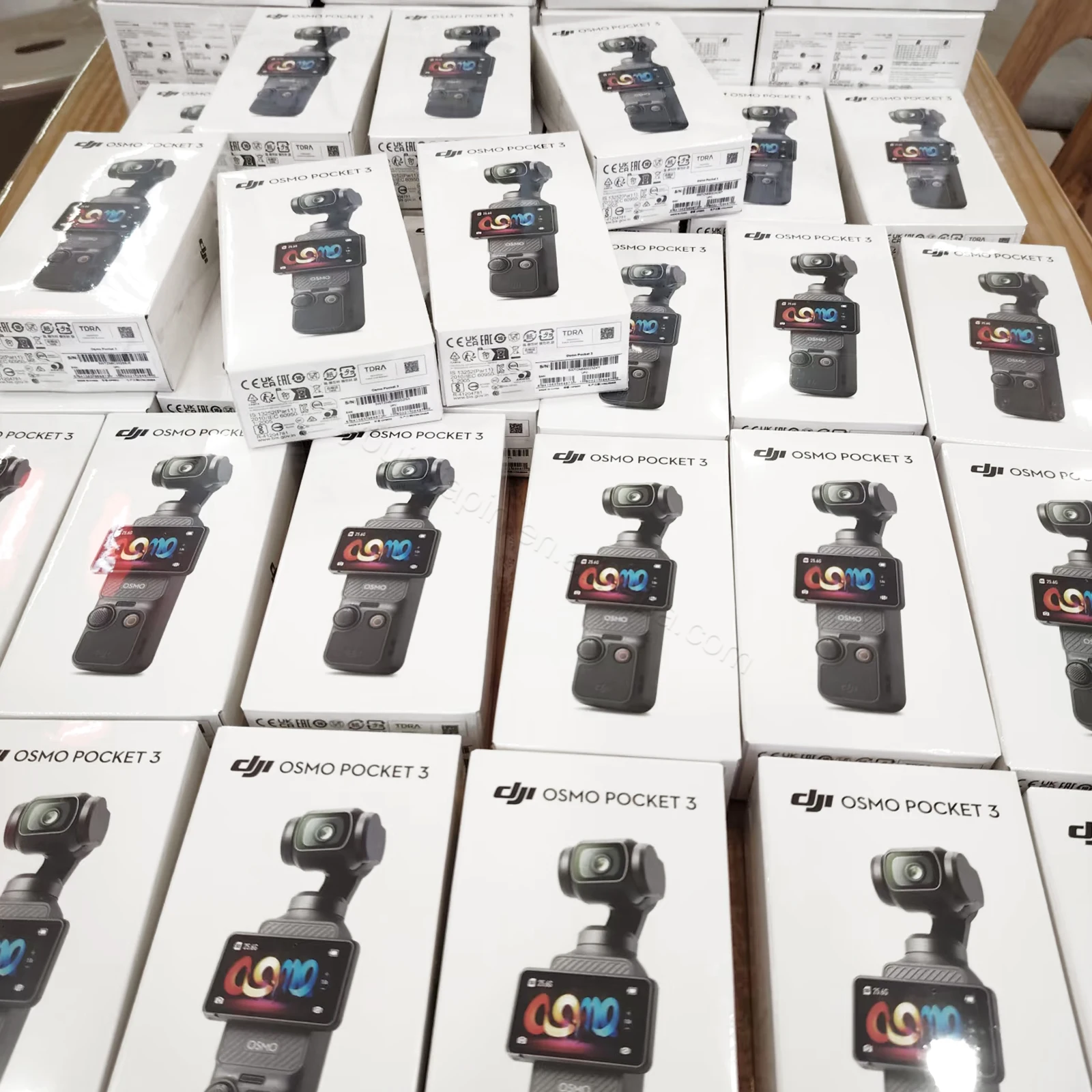 DJI Osmo Pocket 3 4K 60fpsビデオと12 MP 140-minバッテリー寿命ミニ