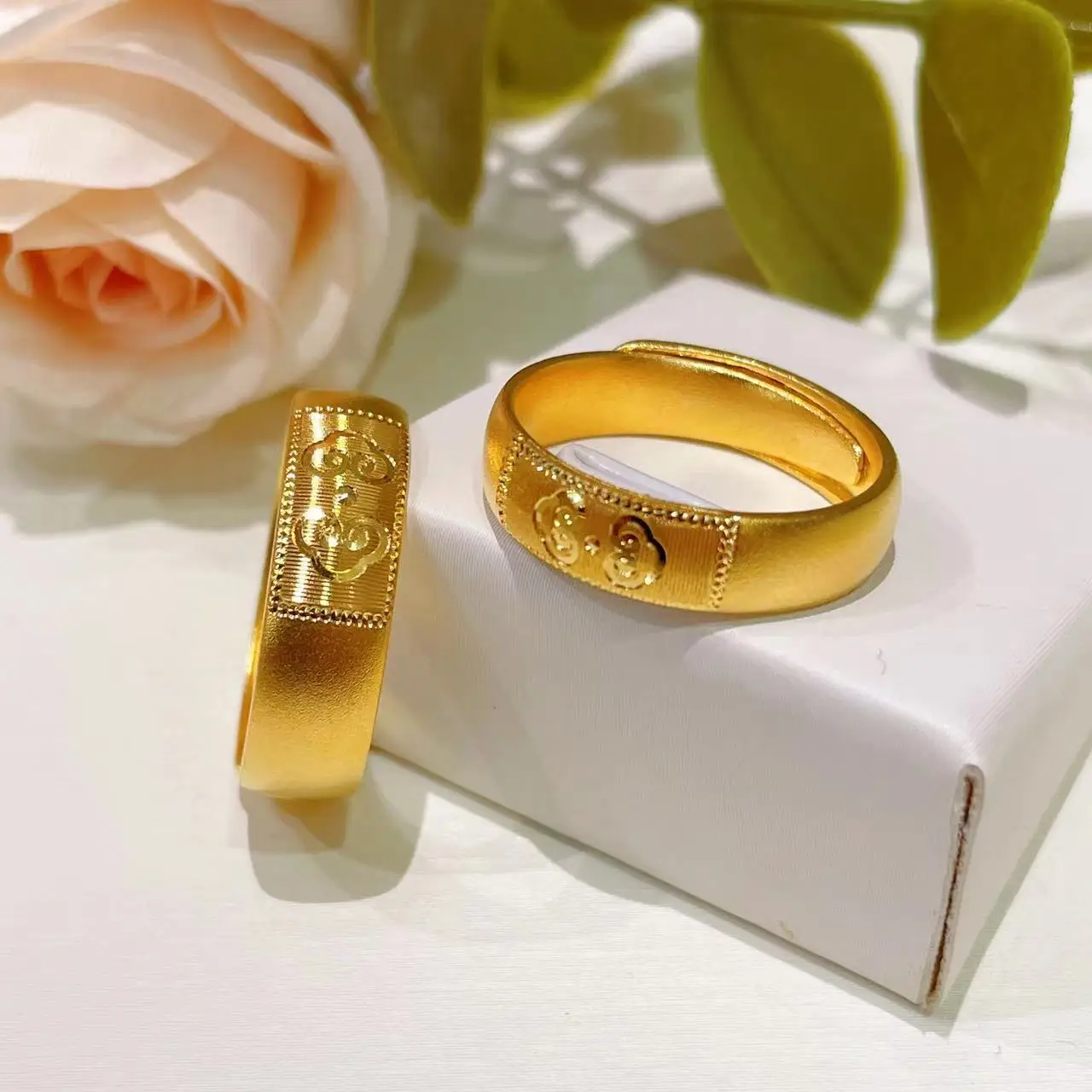 Customizable Couple Rings Elegant Gold Engagement Bands