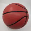 Balón de baloncesto sin marca de color marrón rojizo