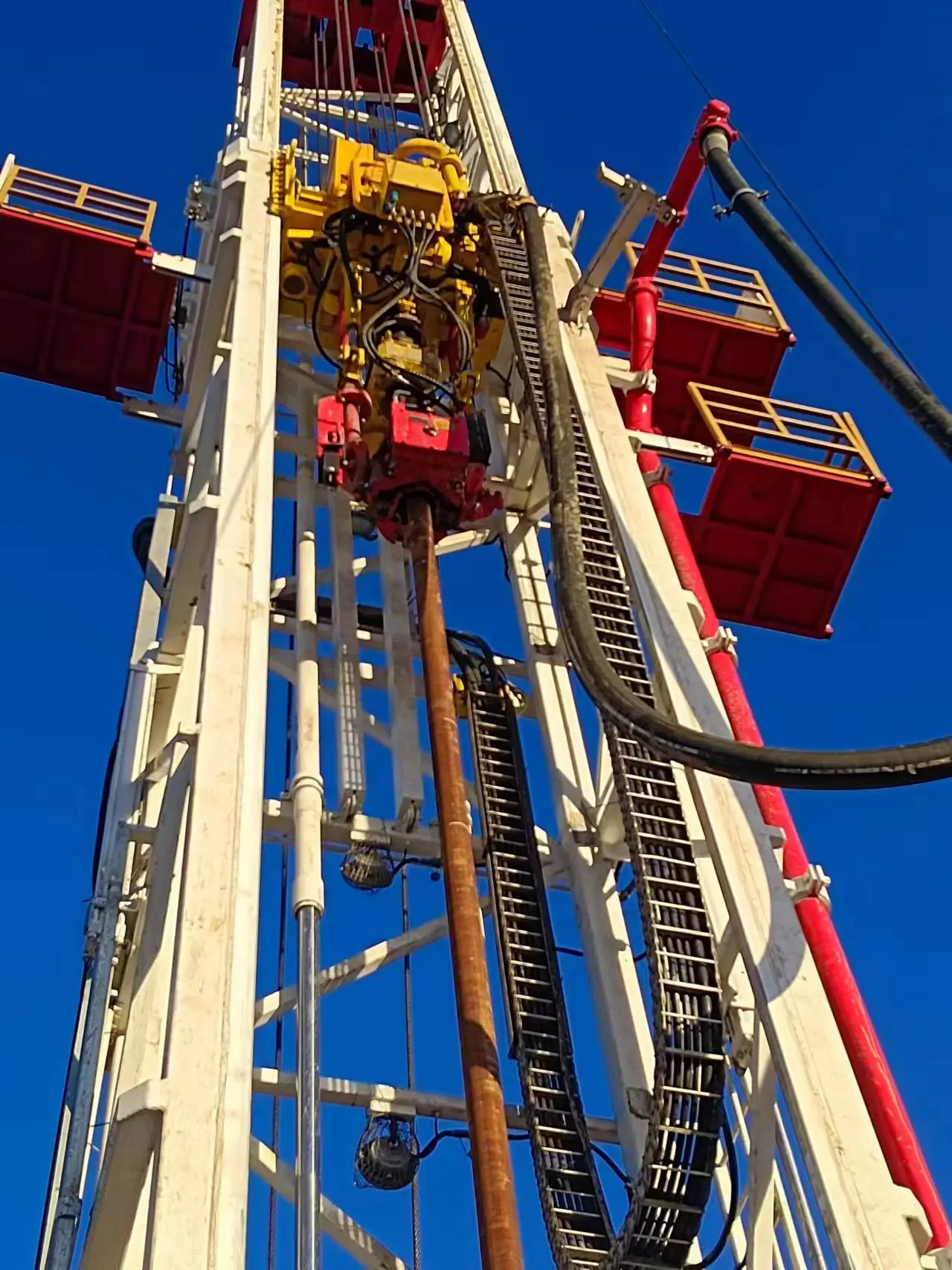 API Hydraulic Oil Workover Drilling Rig Oilfield Drilling Rig for Efficient Drilling Operations