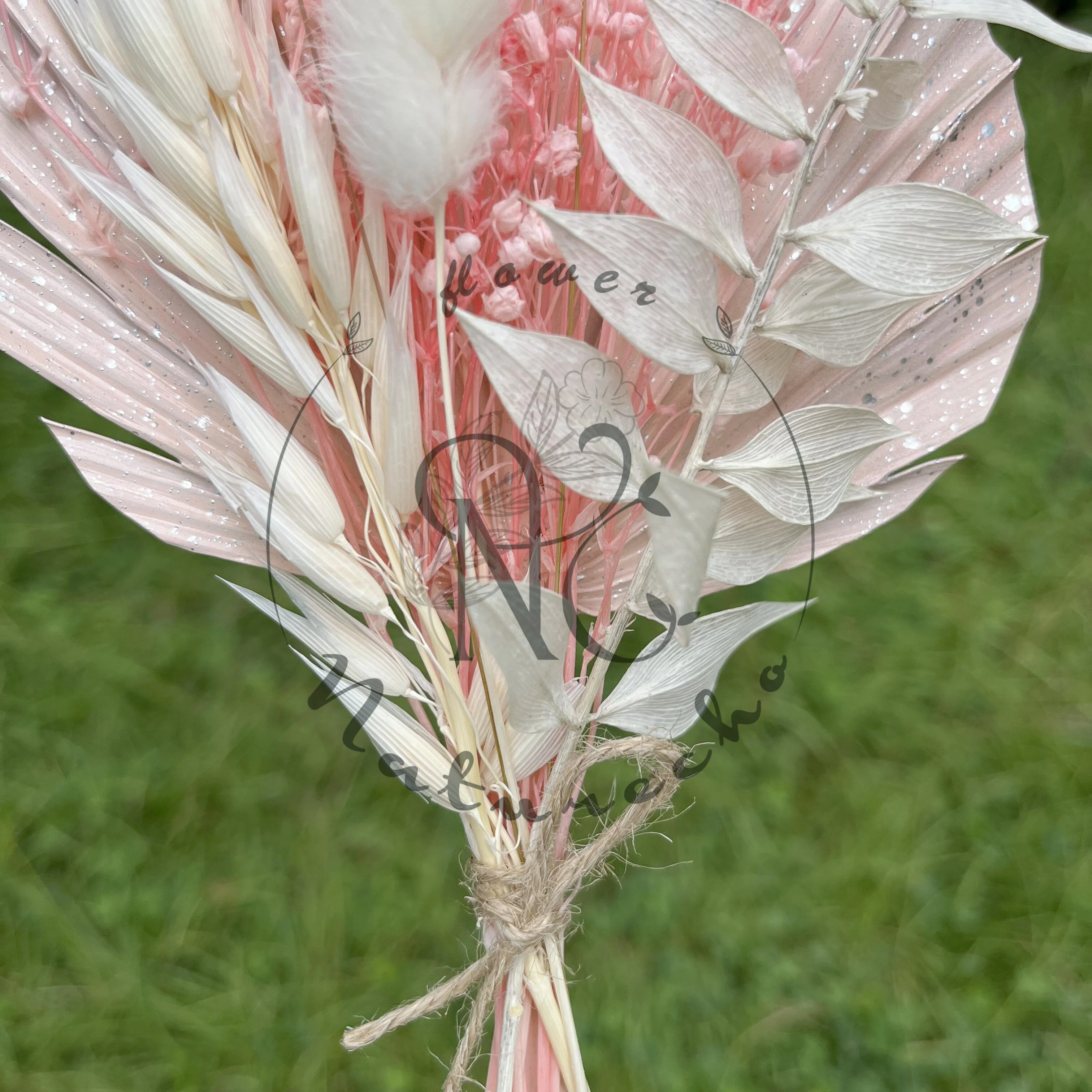 Pastel Dried Flower Cake Topper – Node & Stem