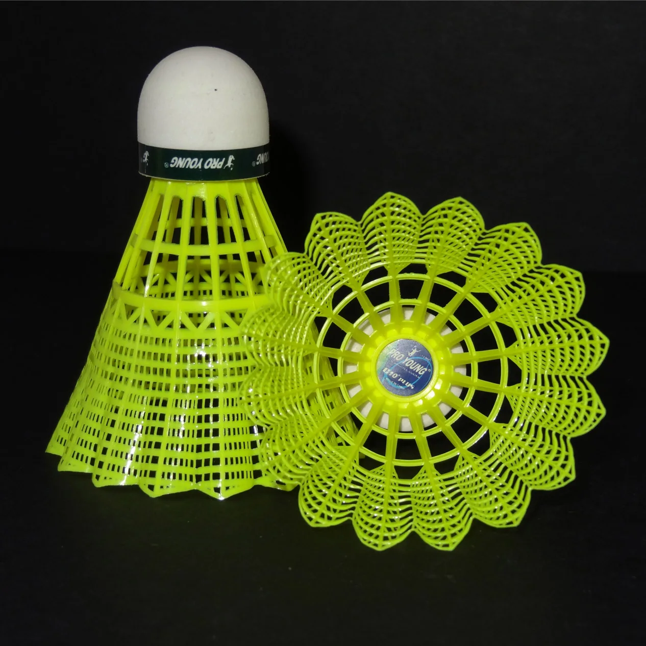 Недорогой нейлоновый Волан для бадминтона