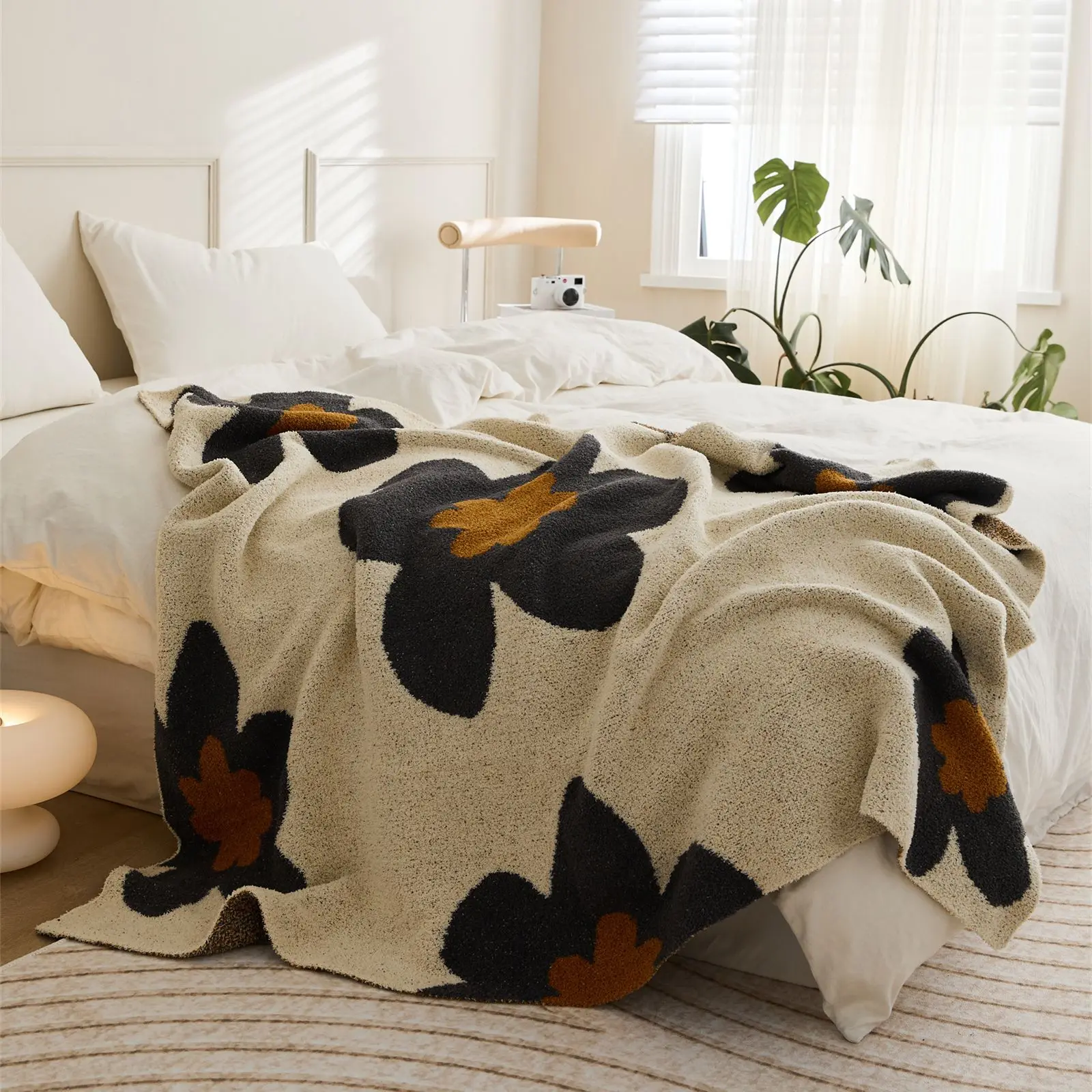 Luxury Designer European and American Popular Style Warm Crochet Fleece Cozy Knitted Best-selling Flower Blanket Throws for Baby