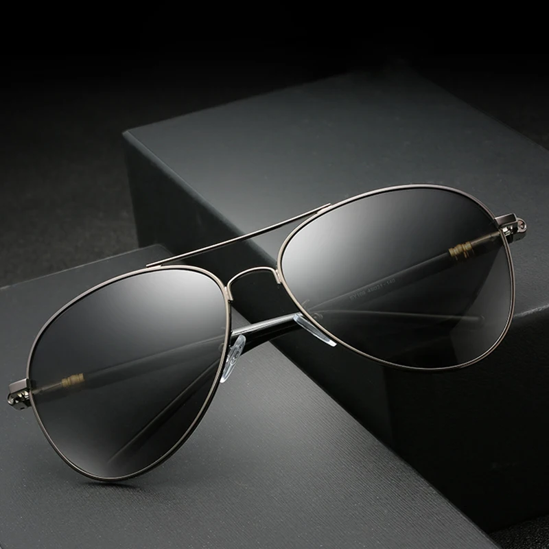 High Quality 2025 Brand New Design Sunglass Men Polarized  display picture 3