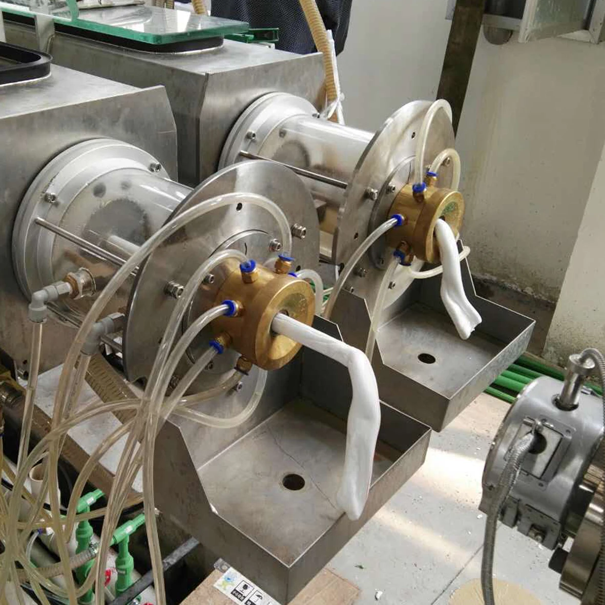 셰인젠 하이펫 20-63 PVC 듀얼 파이프 생산 라인 3