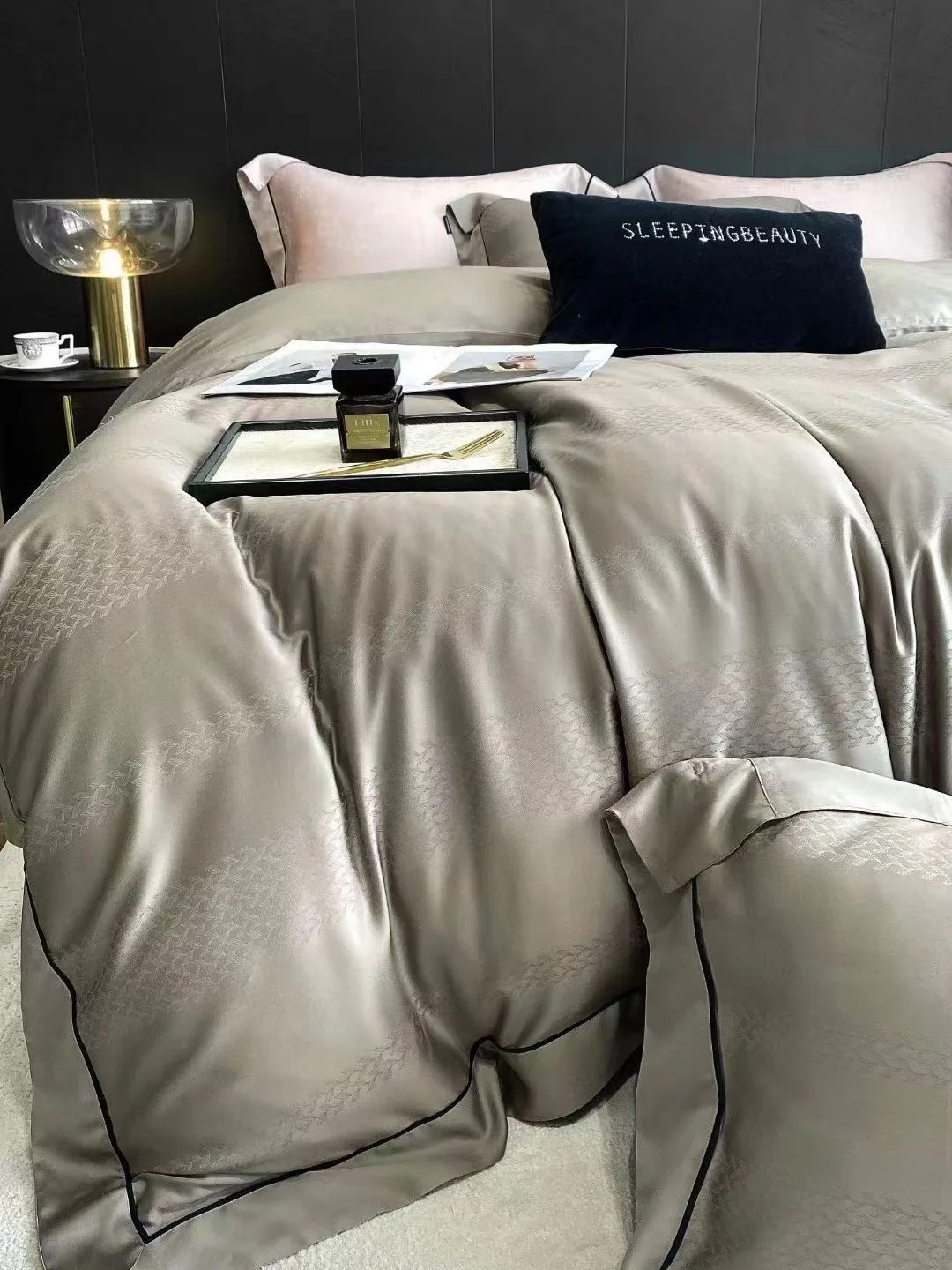 Jacquard Vegan Silk Tencel Eucalyptus Fiber Summer Quilt Set Pillowcase