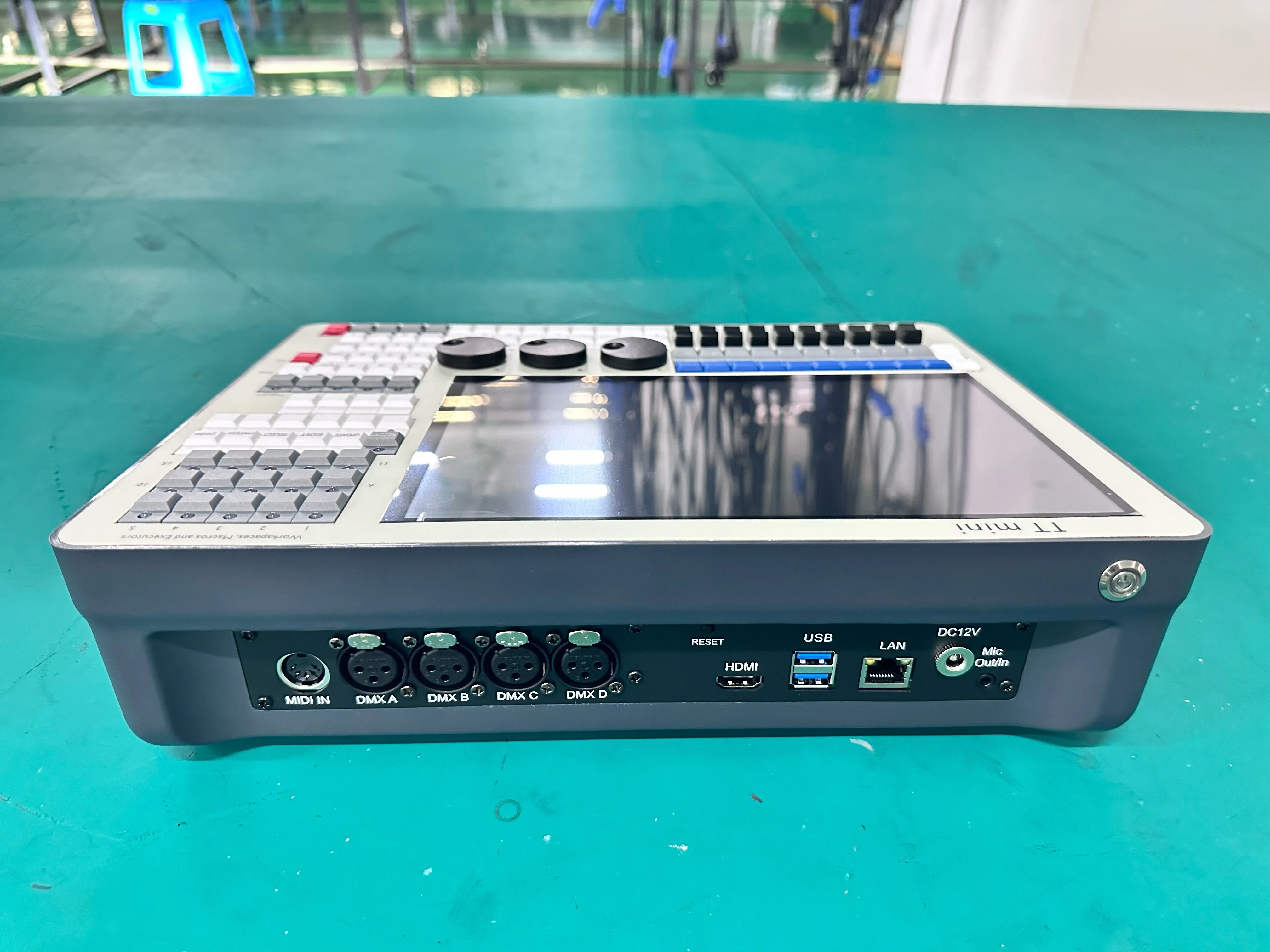 V17 Mini Tiger Touch Stage Lighting Console Quartz DMX Controller for Moving Head Lights