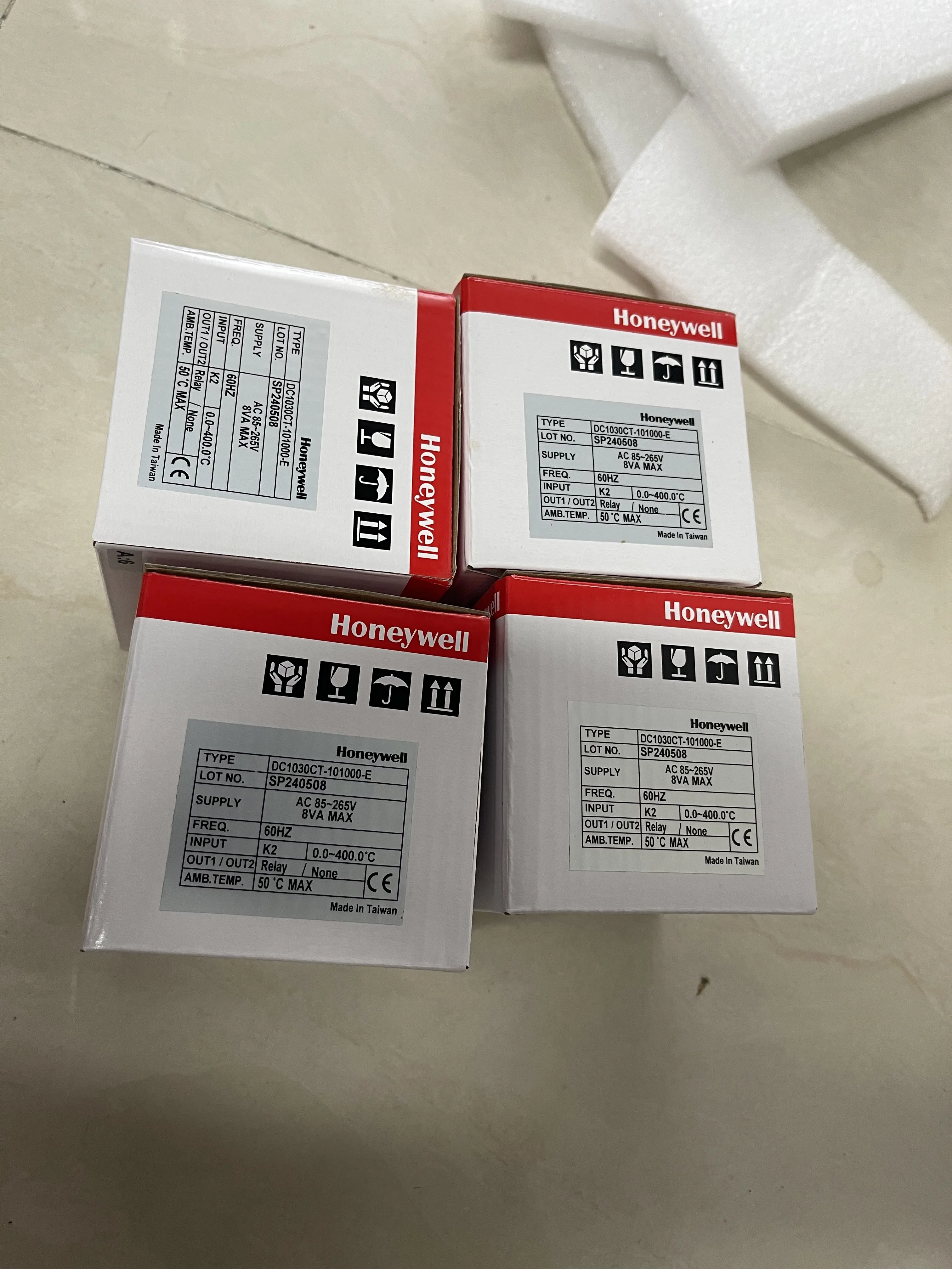 Honeywell Temperature Controller DC1030CT-101000-E