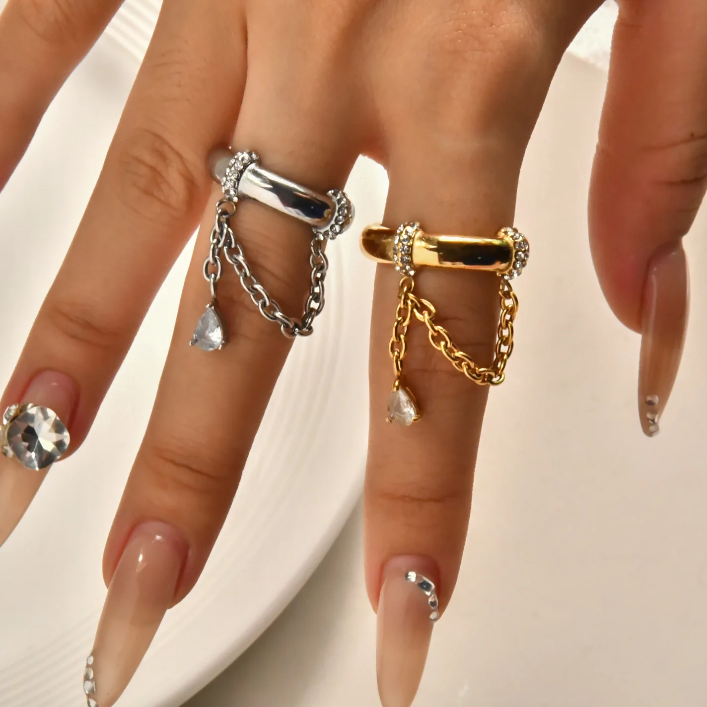 YF8086 Premium Feeling Zircon Chain Ring Water Drop Pendant Design 18K Gold Plated Water aperçu 4