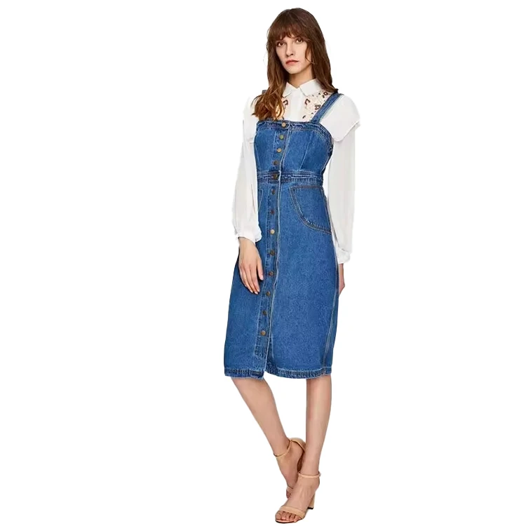 Sommerkjole til kvinner, praktisk, slankpassform, midi-lengde, knapper foran, remmer, jeansstoff, overallkjole i denim