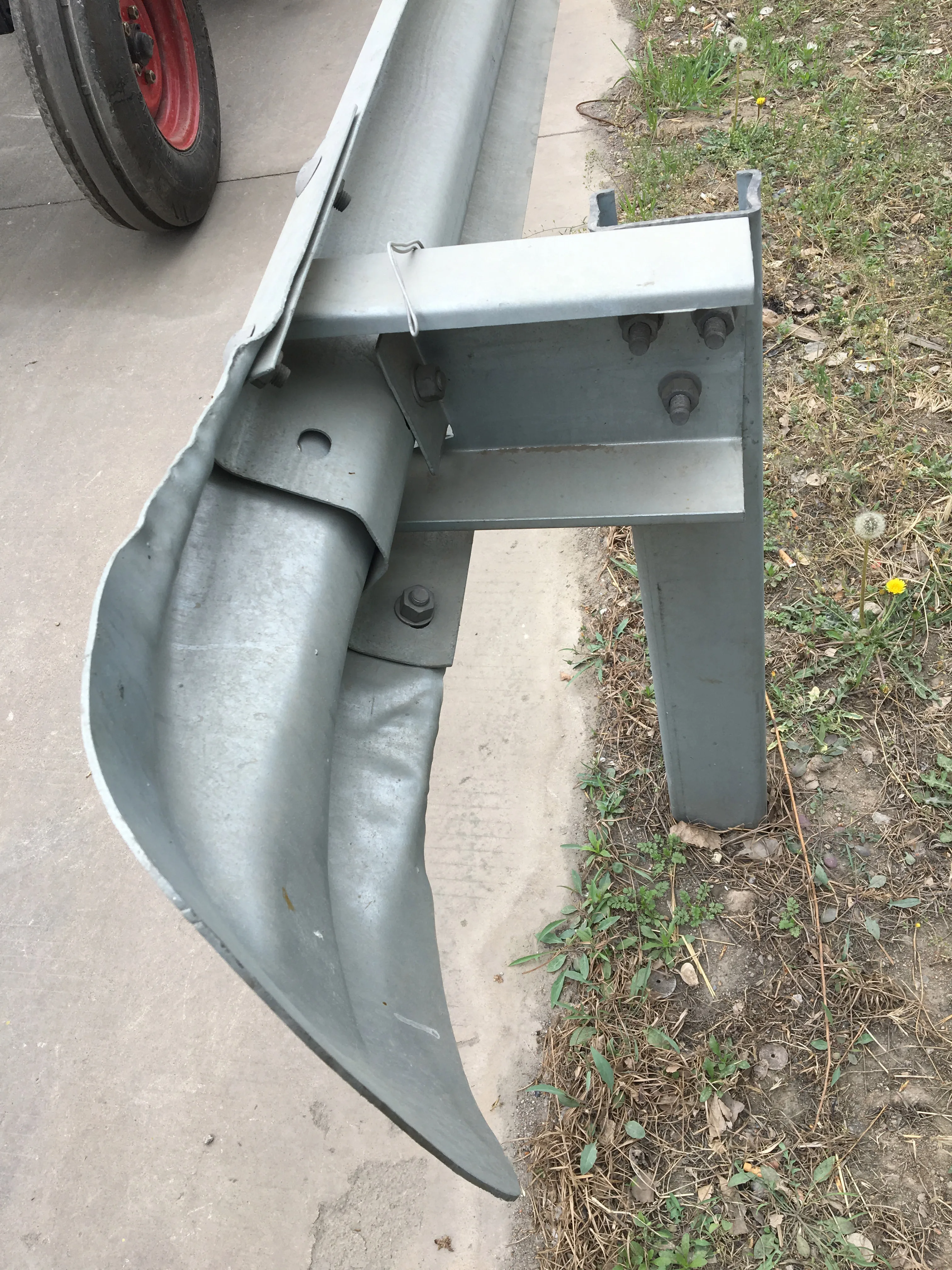 Оцинкованный дорожный барьер на продажу (сертификат ISO)