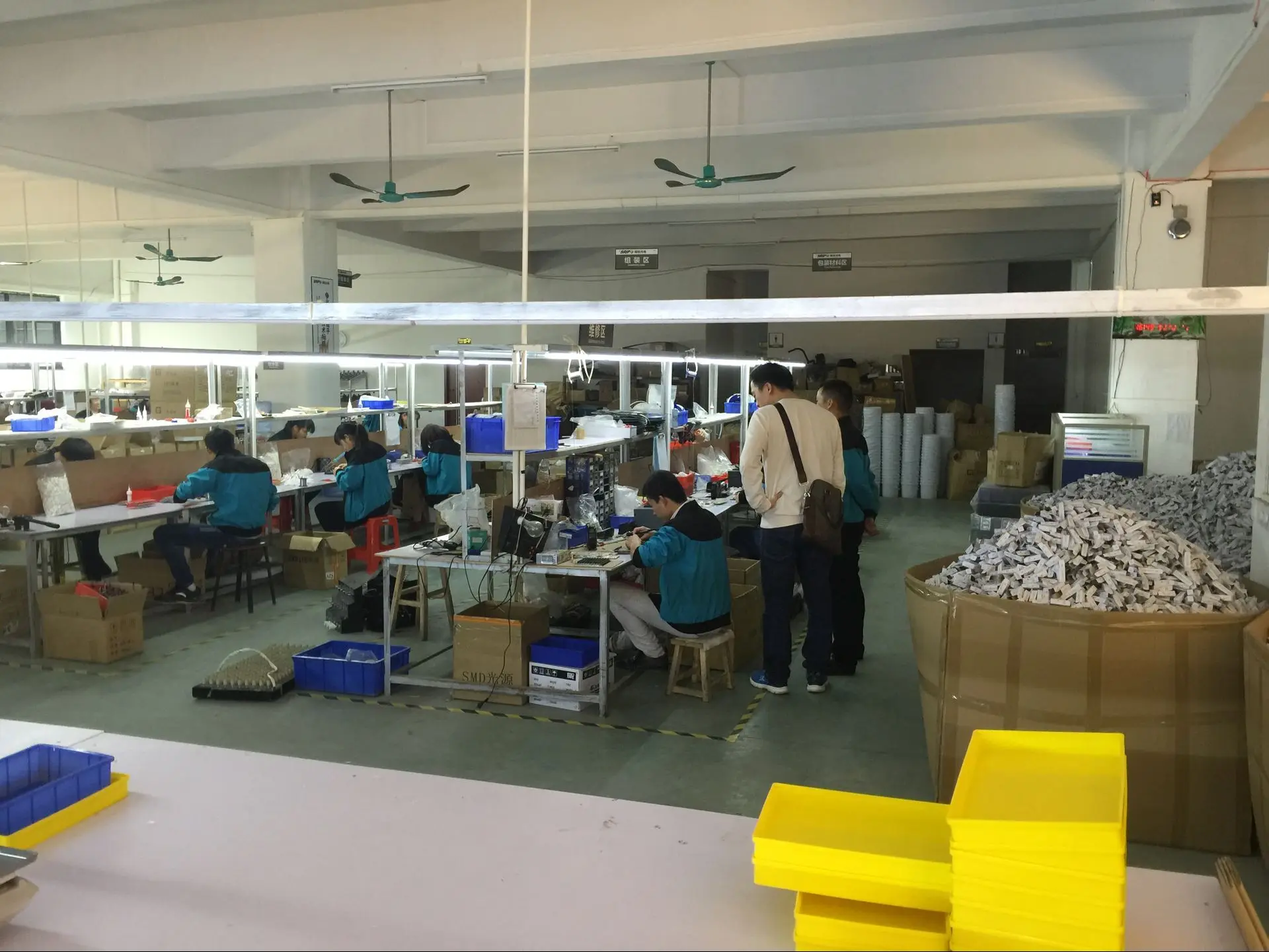 Customized Modern Hotel Led Bedside Colorful Shadal Standing Lamp Glass Lampshade Switch Led Floor Lamp Bedroom Living Room