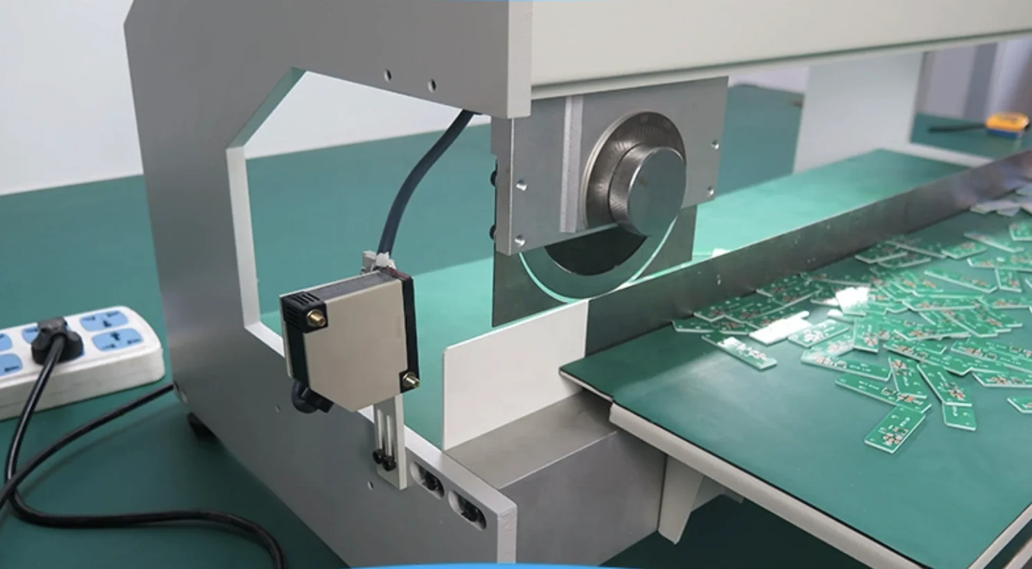 V Groove PCB Board Separator Cutting Machine for PCB Assembly Lines ...