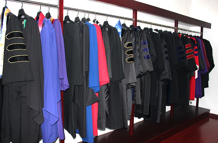 Custom Matte Economy UK Bachelor Graduation Gown with Bat Wing Sleeves manufacture