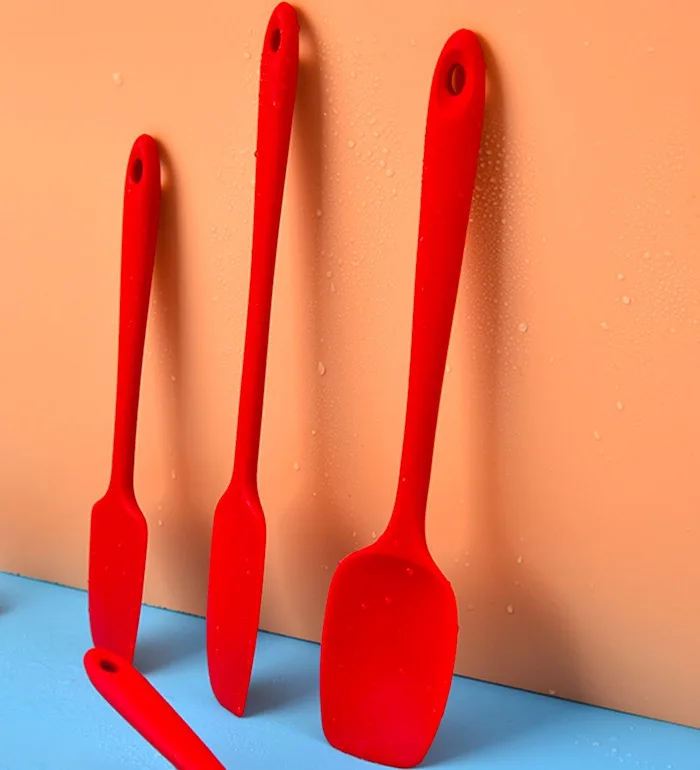 Heat Resistant 4 Pieces Seamless Design Kitchen Silicone Rubber Spatula