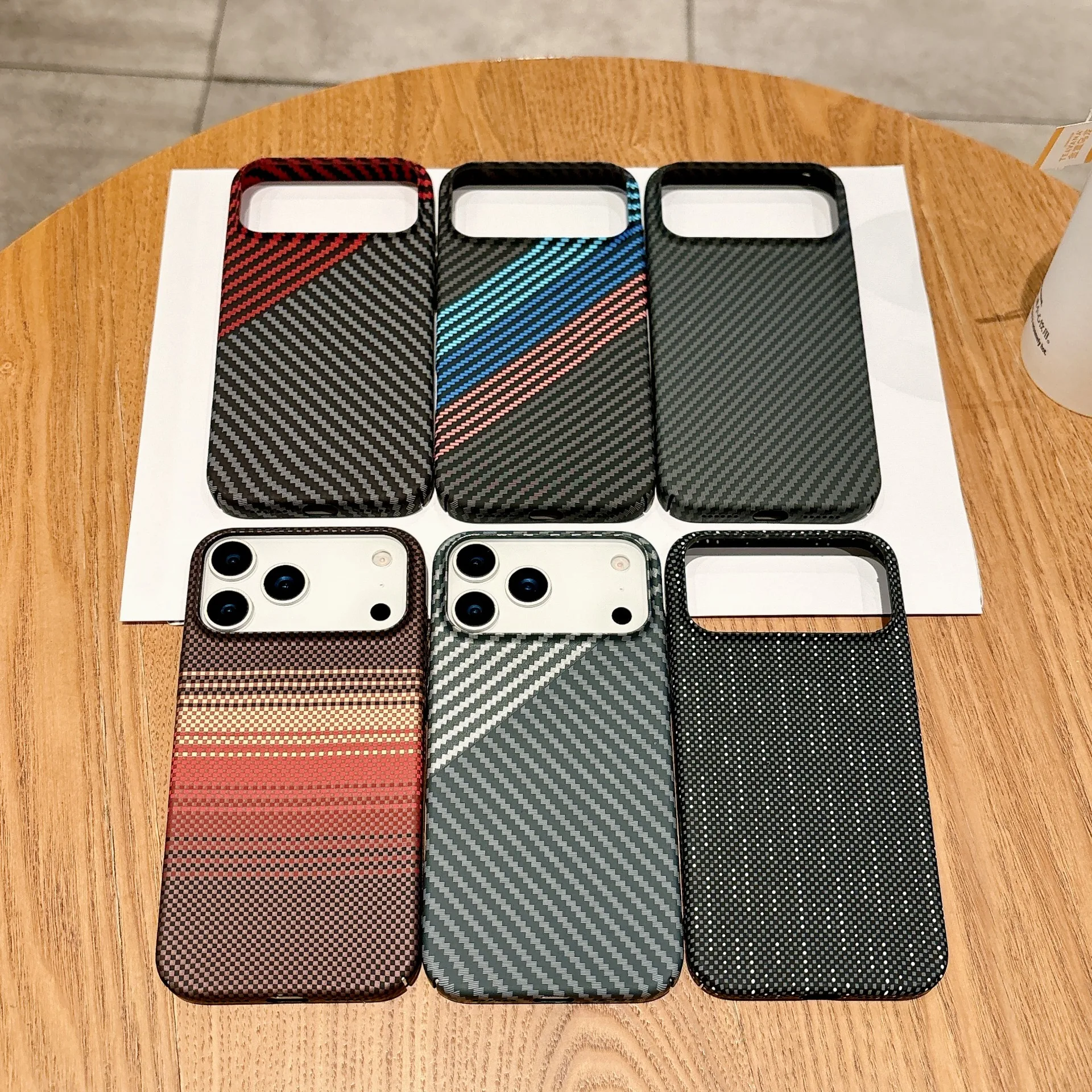 IPhone 17 Pro Max用カーボンファイバーテクスチャーケース（アラミドファイバー製）ワイヤレス充電対応マグネット式スマホケース Apple 16 15 14対応