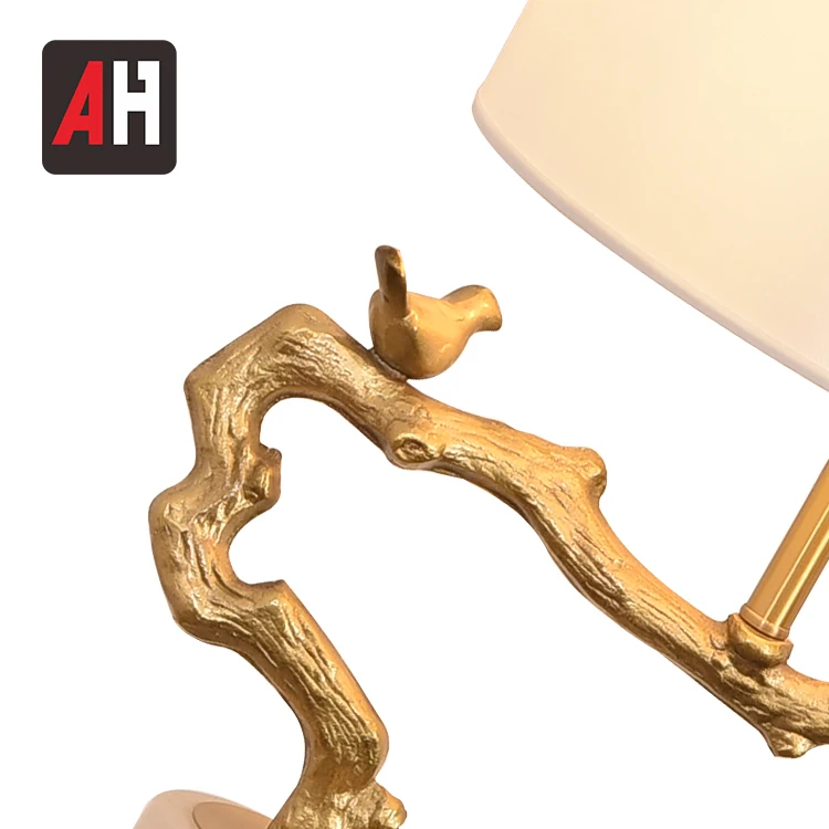 
 Украшение для отеля, Современная прикроватная тумбочка для спальни, Мраморная основа, латунная тканевая крышка, прикроватная современная настольная лампа  