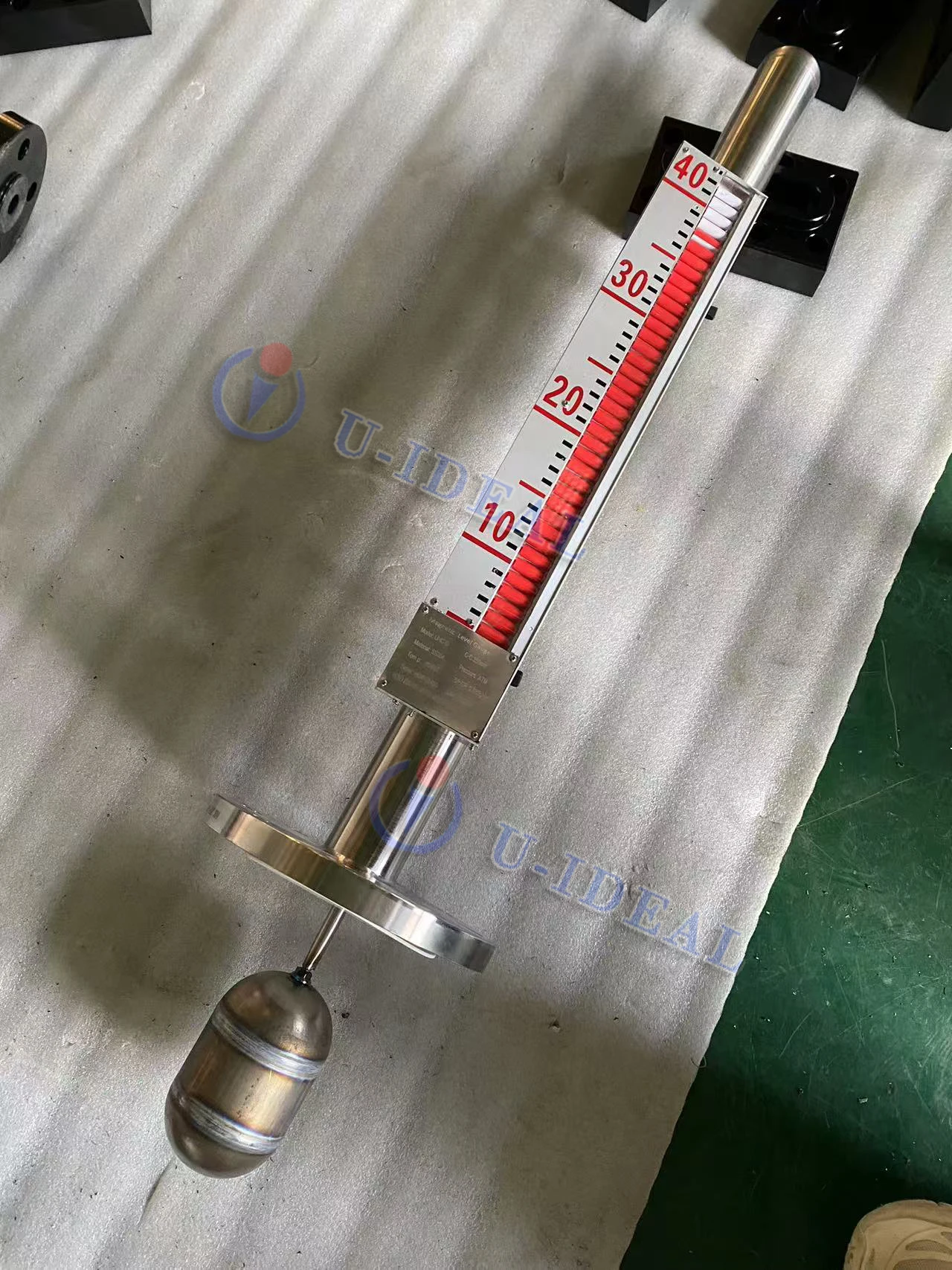 Industrial Grade Propane Tank Level Indicator Side-Mounted Magnetic Flap Gauge 4-20ma Signal Output for Water Tank Level Gauges