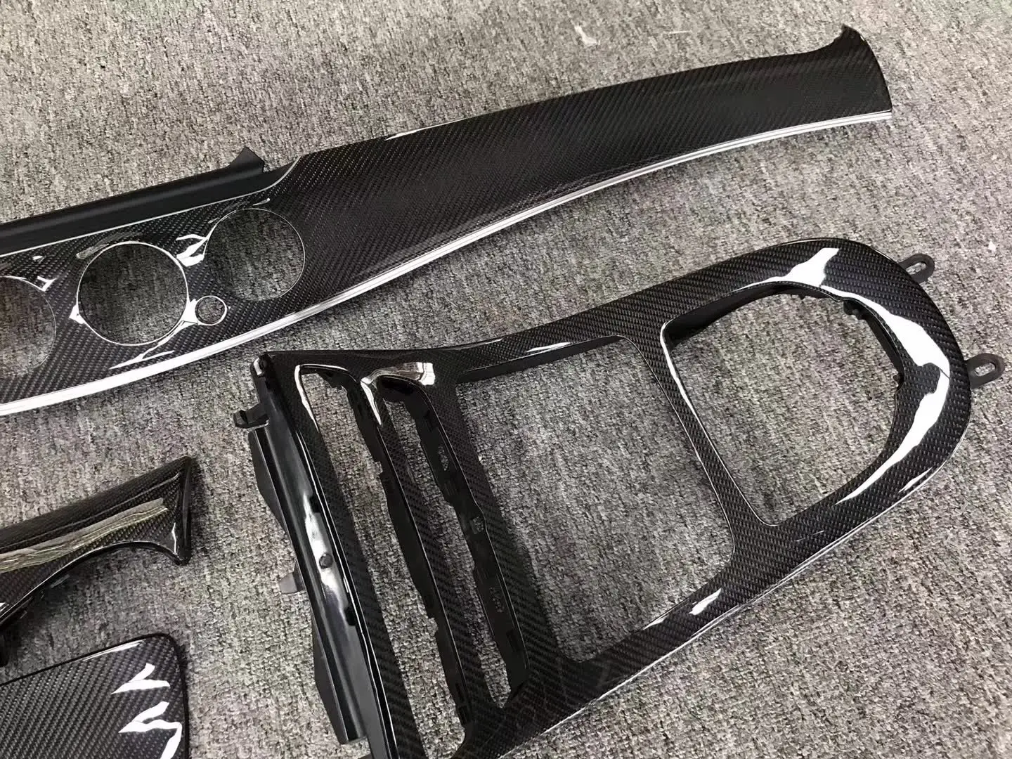 メルセデス・ベンツ W213 W238 C238 Eクラス用カーボンファイバー