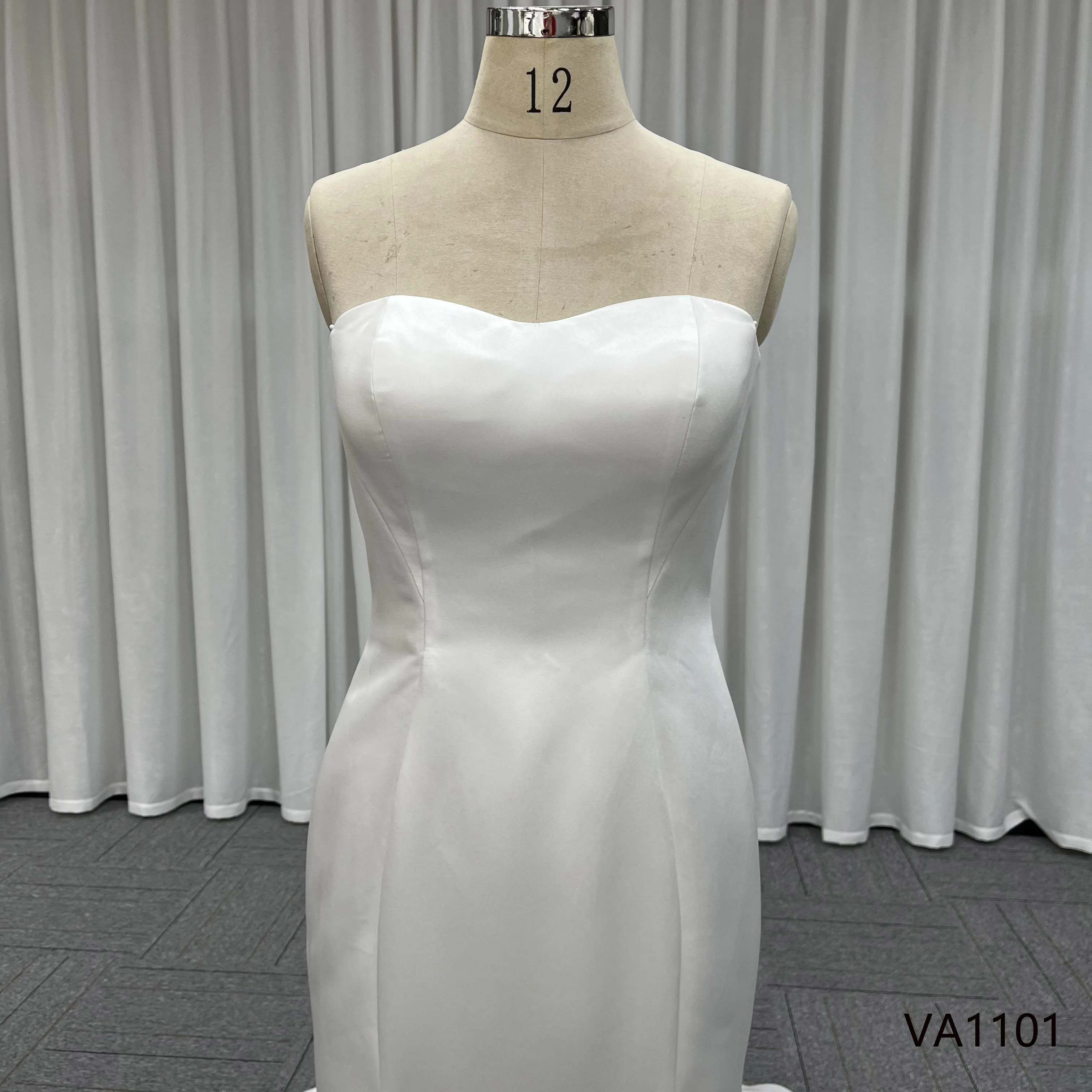 Modest Style Bridal Women Lady Elegant off Shoulder Satin Ball Classy Gown Wedding Dress for Bride