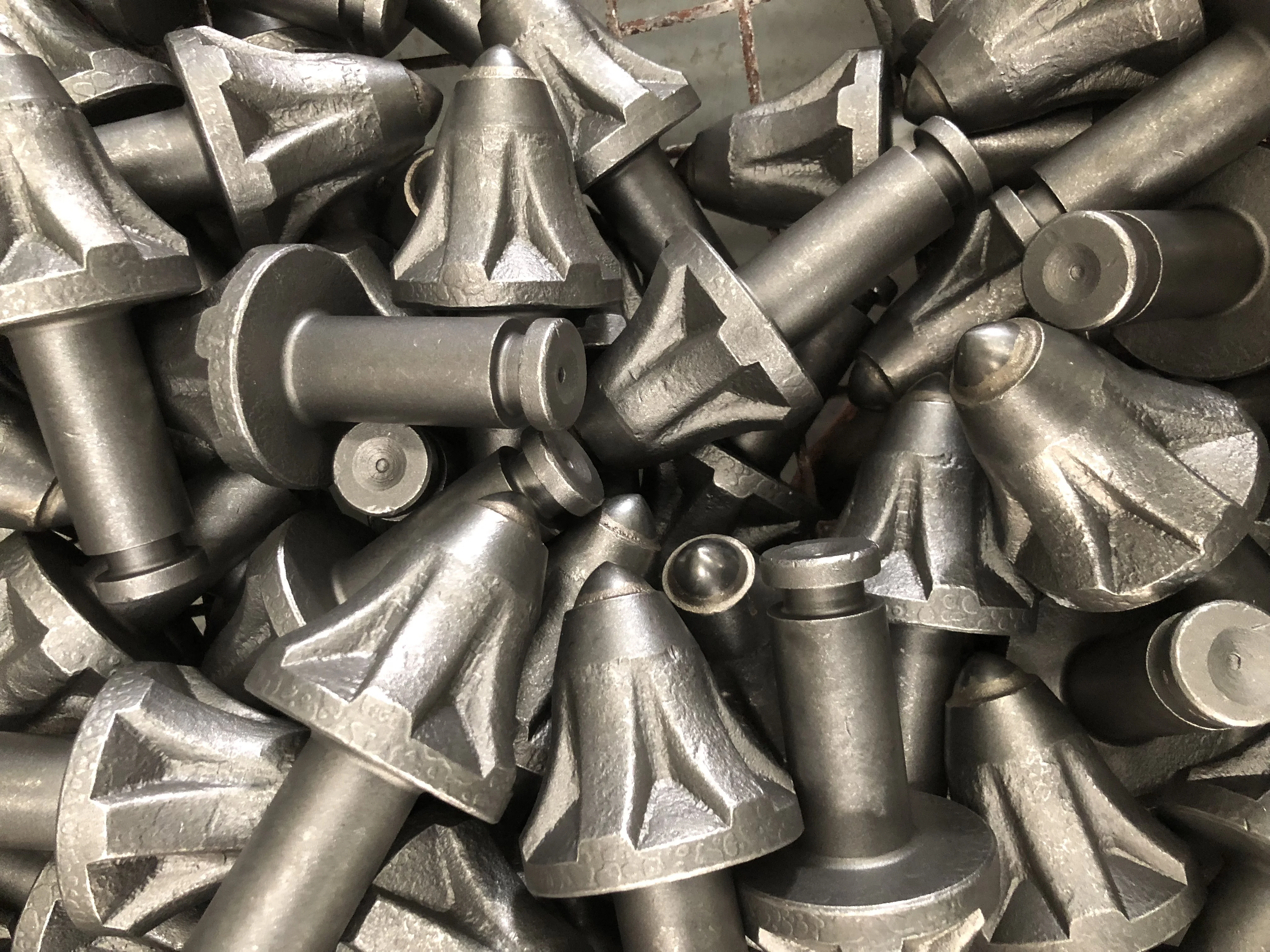 DBW High Quality Tunnel Boring Machine Roadheader Pick Cutters Drilling Tool for Digging and Breaking Underground Rock and Soil